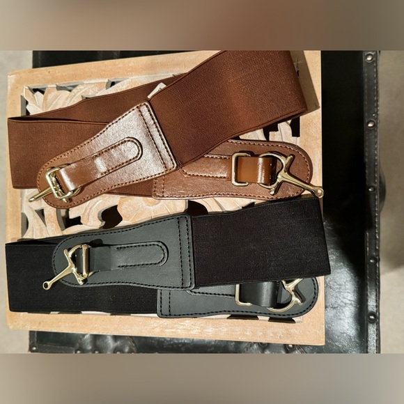 Two Banana Republic stretch belts with stylish buckles - Picture 3 of 3